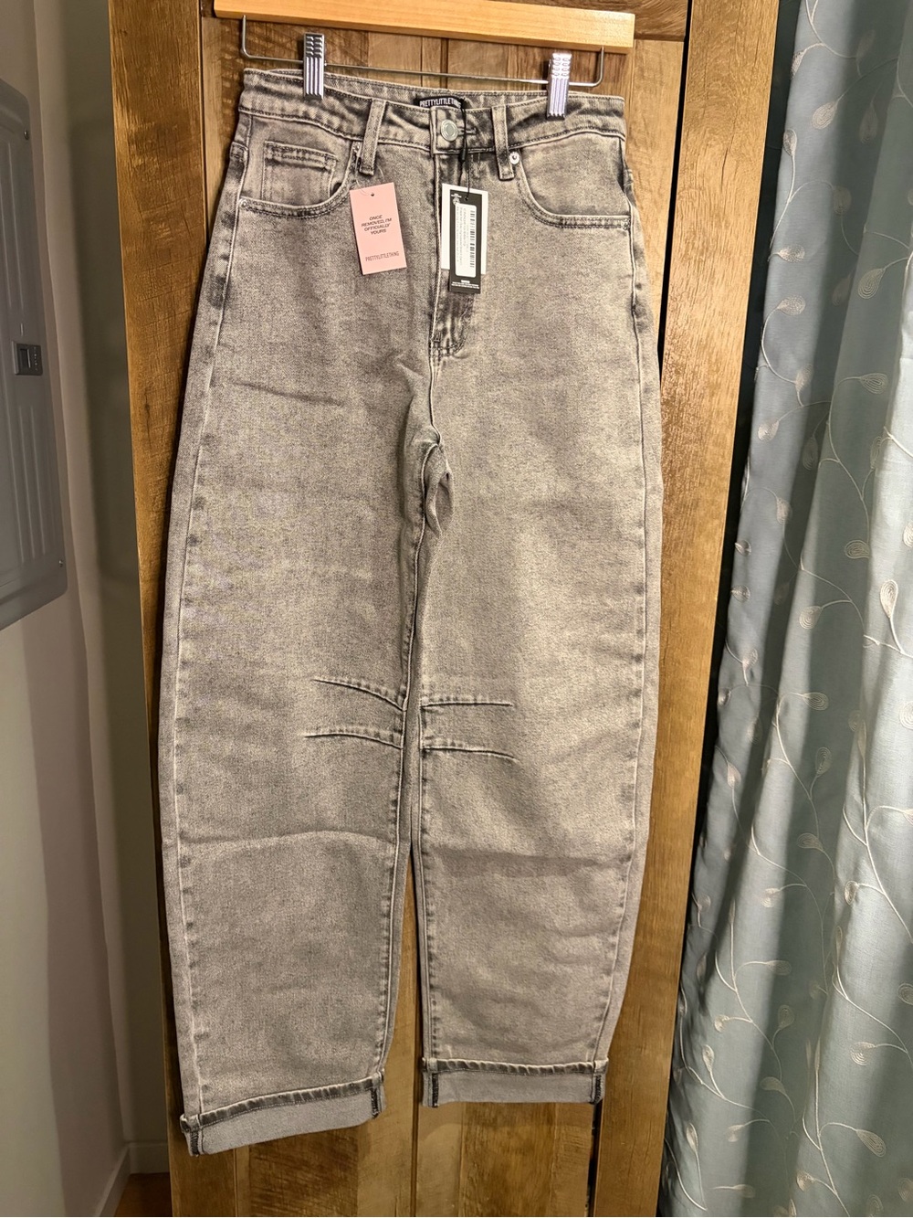 NWT PrettyLittleThing Shape Ash Grey Barrel Leg Jeans US 4